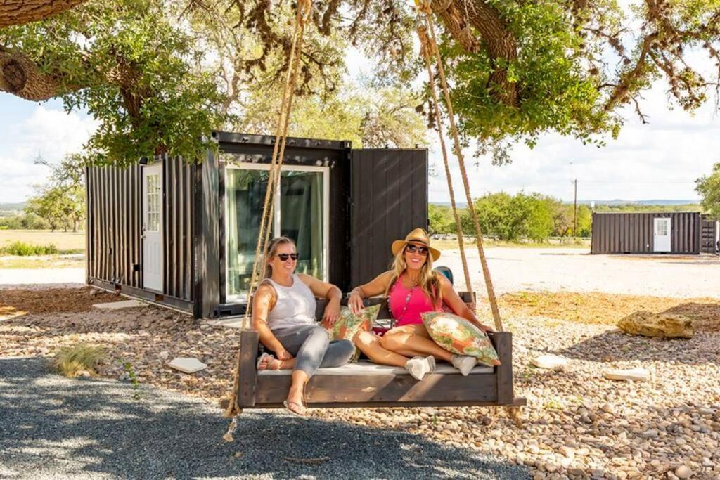 The Container Retreat @ 290 Wine Trail #7 Groups Welcome! Villa Hye Esterno foto